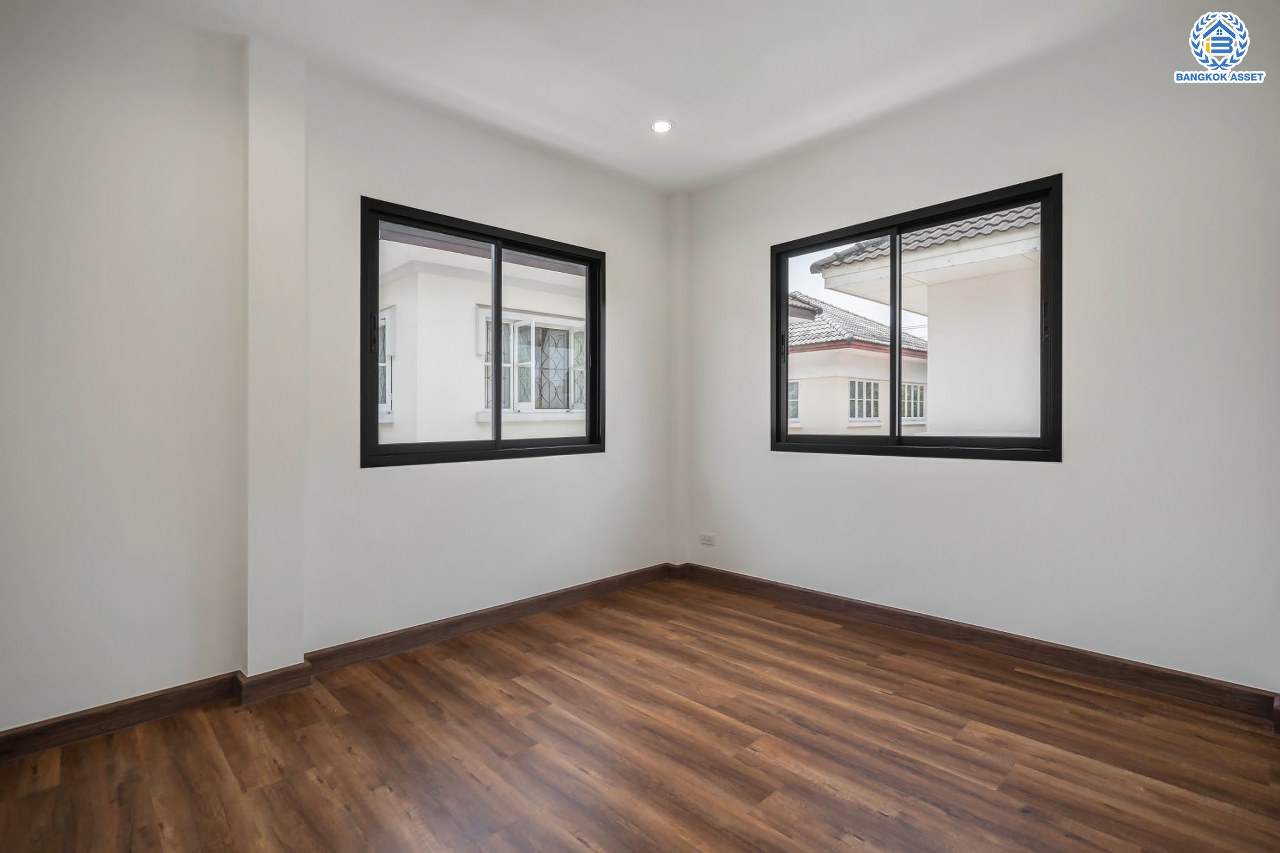 บ้านมือสองตกแต่งใหม่ โครงการ ชัยพฤกษ์ ทวีวัฒนา แบรนด์ LH เนื้อที่ 51 ตร.ว. ตอบโจทย์ทุกการอยู่อาศัย ด้วยฟังก์ชัน 3 ห้องนอน 2 ห้องน้ำ 1 ที่จอดรถ บนทำเลศักยภาพ เชื่อมต่อทางคู่ขนานลอยฟ้าบรมราชชนนี ใกล้ ม.มหิดล และเซ็นทรัลศาลายา